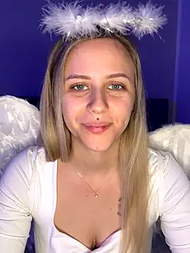 lunawolf21 online show from 12/05/25, 07:29