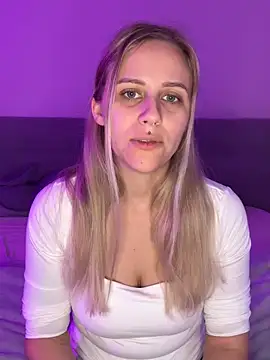 lunawolf21 online show from 11/20/25, 07:42