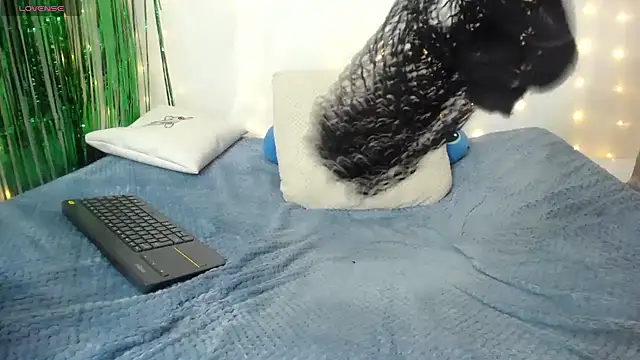 Niuk mei online show from 04/15/26, 07:58