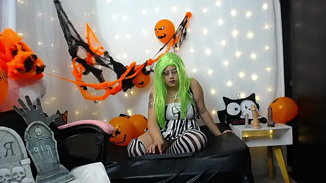 Niuk mei online show from 10/28/25, 07:24