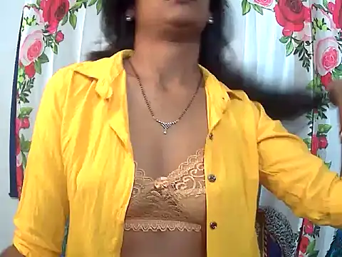 Snapshot of sexy_janu25 chatting on 11/12/25, 01:04 sexy janu25 online show from 11/12/25, 01:04