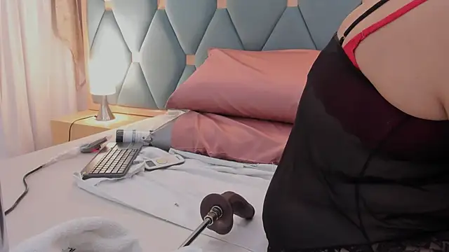 Snapshot of isabella_walton chatting on 02/20/26, 11:23 isabella walton online show from 02/20/26, 11:23