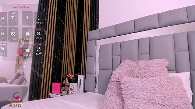 Snapshot of vivianne_scott chatting on 02/05/26, 12:01 vivianne scott online show from 02/05/26, 12:01