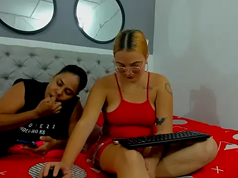 Snapshot of Lunaynick chatting on 10/25/25, 09:59 Lunaynick online show from 10/25/25, 09:59