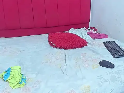 Snapshot of Lunaynick chatting on 03/13/25, 02:05 Lunaynick online show from 03/13/25, 02:05