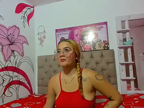 Snapshot of Lunaynick chatting on 11/16/25, 12:10 Lunaynick online show from 11/16/25, 12:10