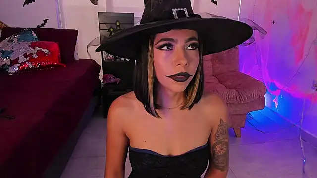 Snapshot of AndreaVelasco chatting on 10/27/25, 06:20 AndreaVelasco online show from 10/27/25, 06:20