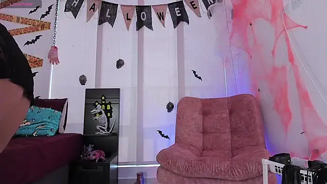 Snapshot of AndreaVelasco chatting on 10/23/25, 06:28 AndreaVelasco online show from 10/23/25, 06:28