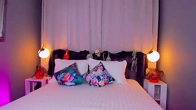 CarlaWhite online show from 10/31/25, 04:31