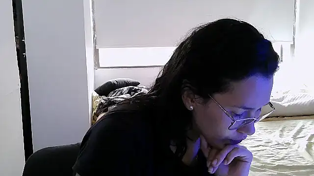 Snapshot of luxandracon23 chatting on 10/11/25, 04:08 luxandracon23 online show from 10/11/25, 04:08