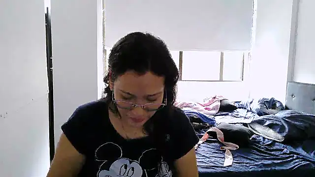Snapshot of luxandracon23 chatting on 10/07/25, 03:46 luxandracon23 online show from 10/07/25, 03:46