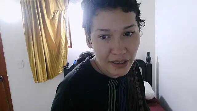 Snapshot of luxandracon23 chatting on 02/27/26, 04:18 luxandracon23 online show from 02/27/26, 04:18