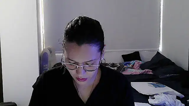 Snapshot of luxandracon23 chatting on 10/08/25, 05:46 luxandracon23 online show from 10/08/25, 05:46