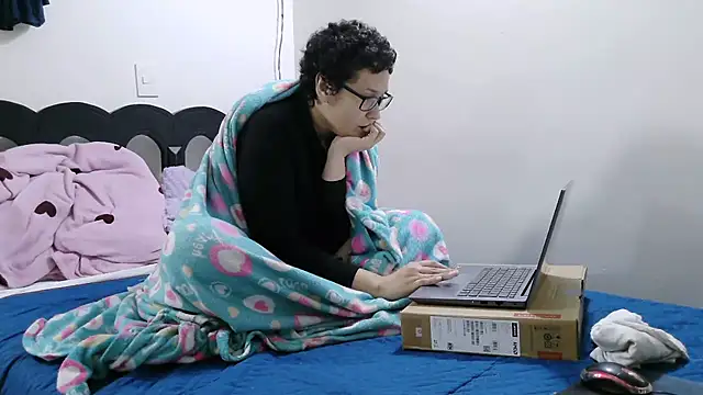 luxandracon23 online show from 03/25/26, 01:10