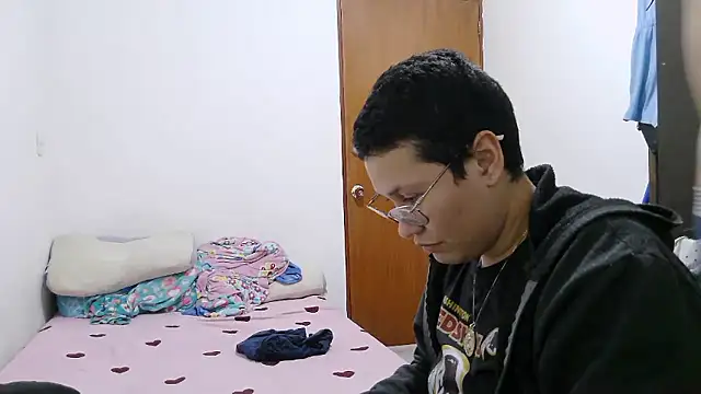 Snapshot of luxandracon23 chatting on 01/12/26, 09:49 luxandracon23 online show from 01/12/26, 09:49