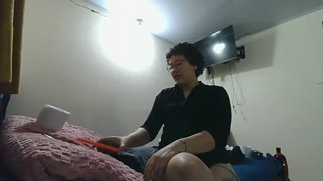 luxandracon23 online show from 05/30/26, 04:01