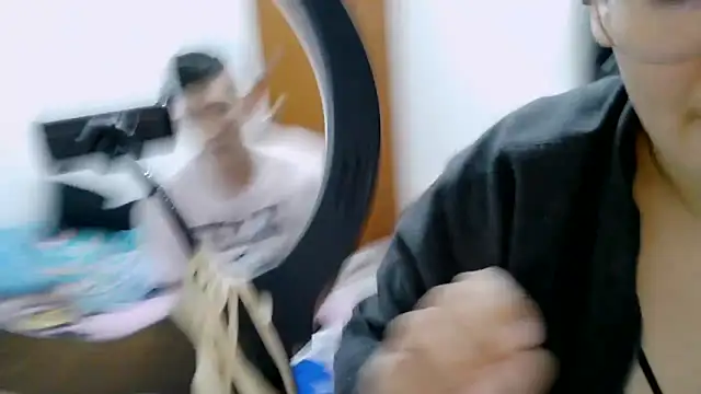 Snapshot of luxandracon23 chatting on 01/07/26, 07:35 luxandracon23 online show from 01/07/26, 07:35