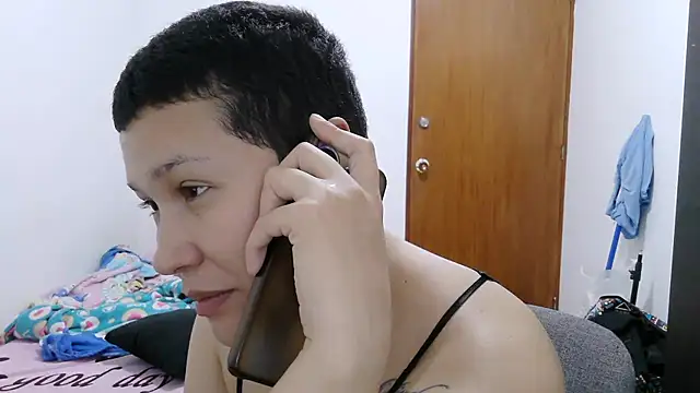 Snapshot of luxandracon23 chatting on 01/05/26, 05:27 luxandracon23 online show from 01/05/26, 05:27