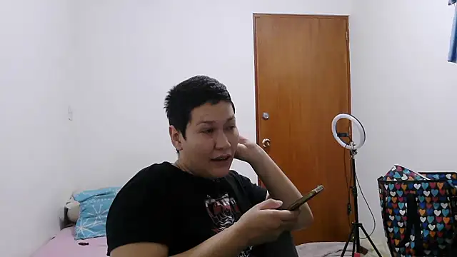 Snapshot of luxandracon23 chatting on 01/18/26, 12:25 luxandracon23 online show from 01/18/26, 12:25