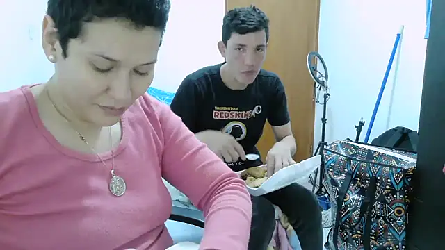 Snapshot of luxandracon23 chatting on 01/31/26, 07:12 luxandracon23 online show from 01/31/26, 07:12