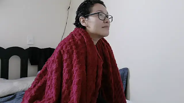 luxandracon23 online show from 05/06/26, 01:48