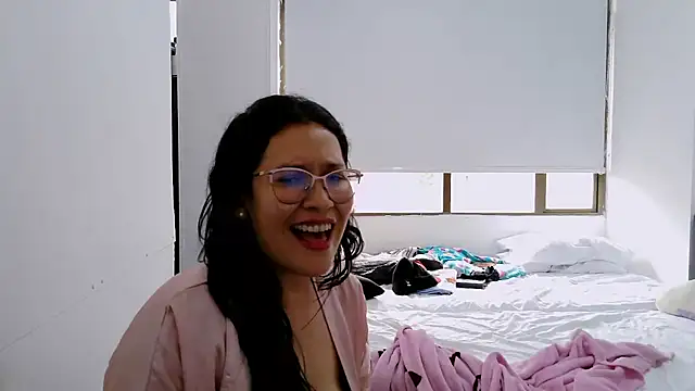 Snapshot of luxandracon23 chatting on 09/15/25, 07:58 luxandracon23 online show from 09/15/25, 07:58