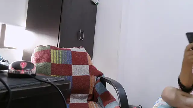 Snapshot of luxandracon23 chatting on 02/22/26, 01:02 luxandracon23 online show from 02/22/26, 01:02