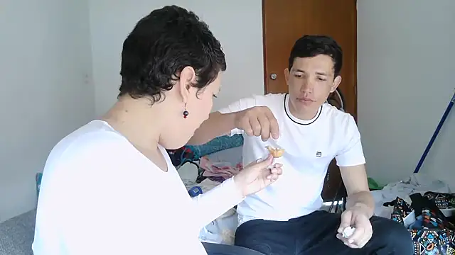 Snapshot of luxandracon23 chatting on 02/15/26, 03:55 luxandracon23 online show from 02/15/26, 03:55