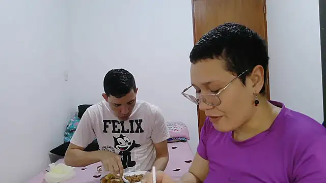 Snapshot of luxandracon23 chatting on 01/06/26, 07:29 luxandracon23 online show from 01/06/26, 07:29