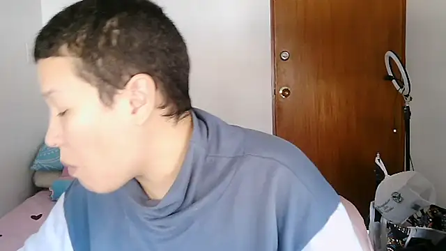 Snapshot of luxandracon23 chatting on 01/08/26, 08:26 luxandracon23 online show from 01/08/26, 08:26