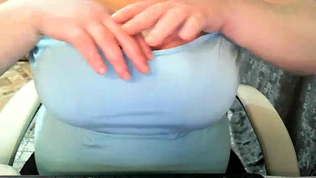 EmiliaLooo online show from 04/05/26, 03:46