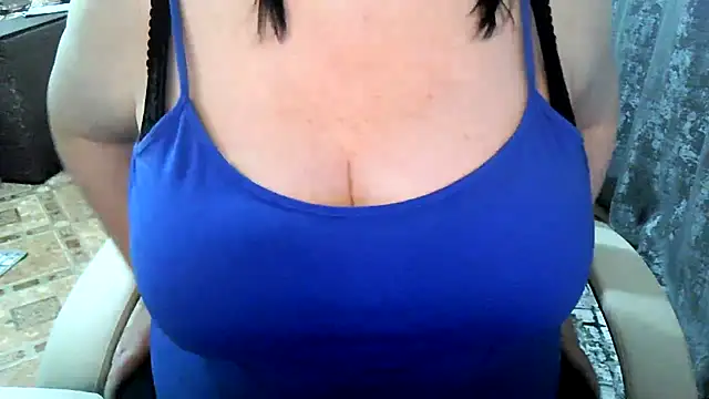 EmiliaLooo online show from 11/26/25, 06:13