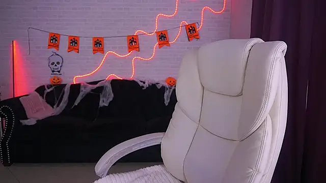 MilashaLovely online show from 10/31/25, 02:02