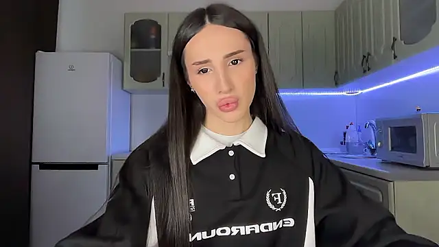 Snapshot of Kim_Oberlin_ chatting on 02/11/26, 02:06 Kim Oberlin online show from 02/11/26, 02:06