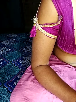 Snapshot of kumarigirl chatting on 10/31/25, 02:57 kumarigirl online show from 10/31/25, 02:57