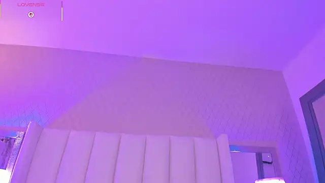 SophiaSmiiths  online show from 10/26/25, 10:59