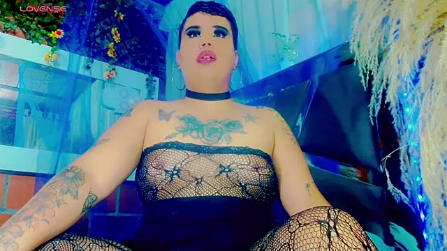 nauthyvalentina online show from 04/15/26, 01:37