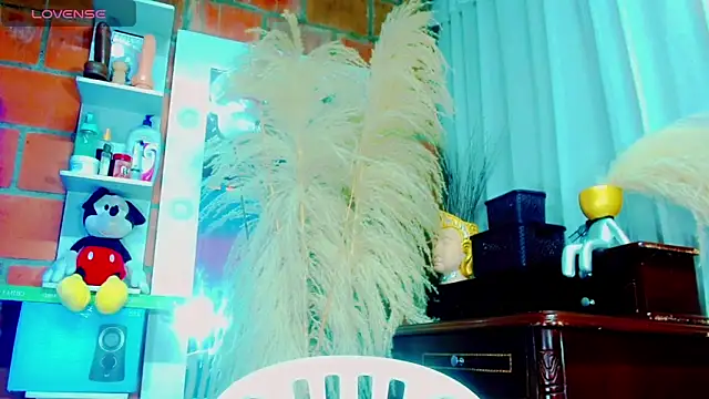 Snapshot of nauthyvalentina chatting on 02/14/26, 04:40 nauthyvalentina online show from 02/14/26, 04:40