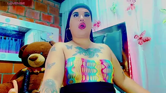 Snapshot of nauthyvalentina chatting on 02/22/26, 01:02 nauthyvalentina online show from 02/22/26, 01:02