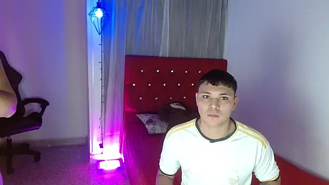 Snapshot of couple_lovelyds chatting on 11/15/25, 01:37 couple lovelyds online show from 11/15/25, 01:37