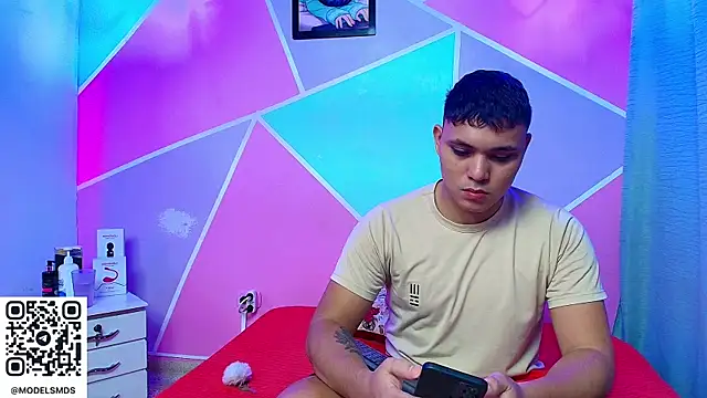 Snapshot of couple_lovelyds chatting on 01/08/26, 08:37 couple lovelyds online show from 01/08/26, 08:37