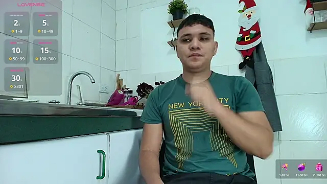 Snapshot of couple_lovelyds chatting on 01/13/26, 01:37 couple lovelyds online show from 01/13/26, 01:37