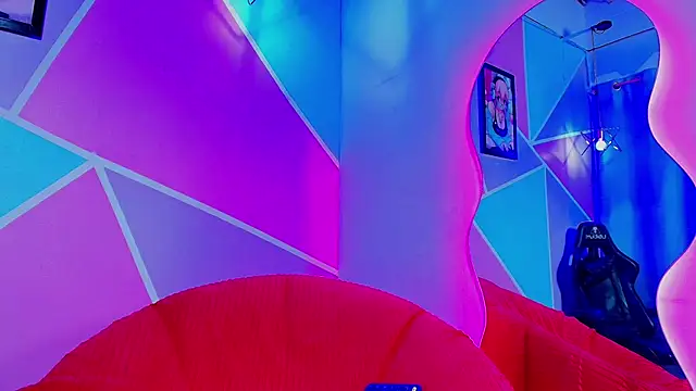 Snapshot of couple_lovelyds chatting on 10/15/25, 08:39 couple lovelyds online show from 10/15/25, 08:39