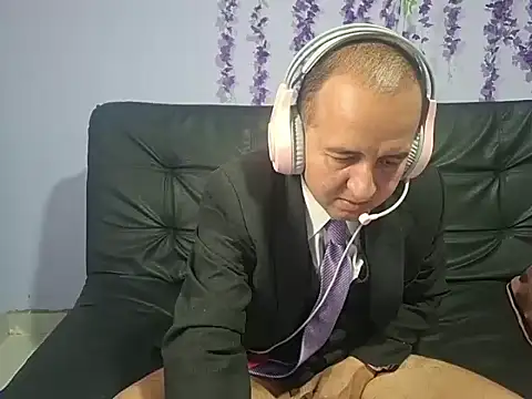 yazforeSolo online show from 11/12/25, 02:43