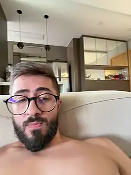 Snapshot of gabrielc27 chatting on 11/21/25, 03:44 gabrielc27 online show from 11/21/25, 03:44