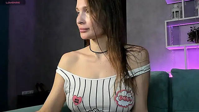 Snapshot of Beatrice_Brice chatting on 03/22/25, 12:06 Beatrice Brice online show from 03/22/25, 12:06