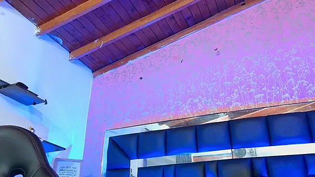 Sofia martiin online show from 10/24/25, 03:16