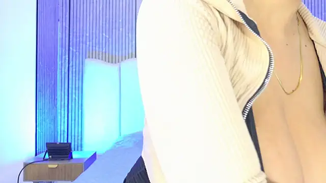 Sofia martiin online show from 12/17/25, 03:11