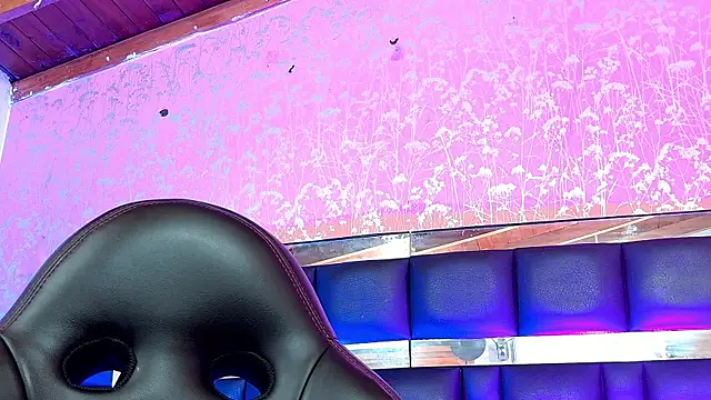 Sofia martiin online show from 10/17/25, 03:10