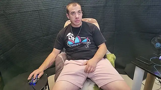 ScubaStevex online show from 12/02/25, 08:16